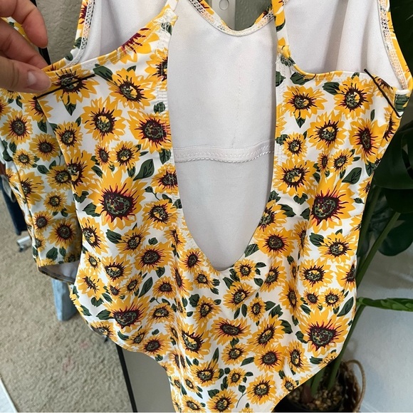 🌻 Sunflower Print Crossback One Piece Swimsuit M | Bright Floral Bathingsuit - Picture 3 of 5
